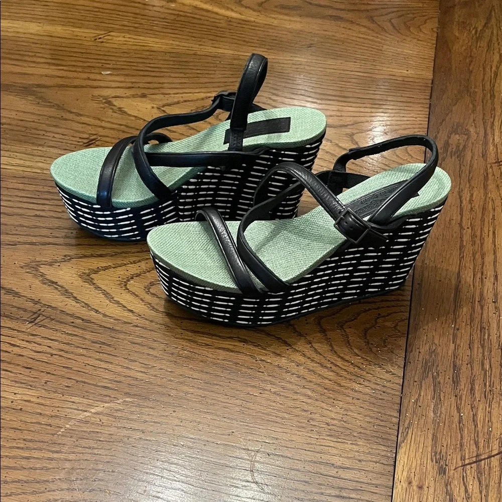 Stylish Pedro Garcia Black and Green Wedge Sandals, size 39 1/2, NWOT‎